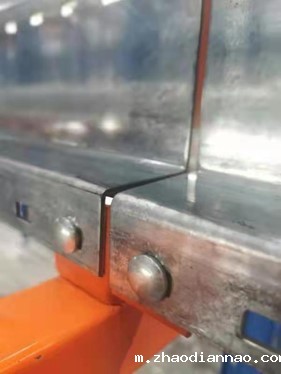 穿梭车货架轨道接缝